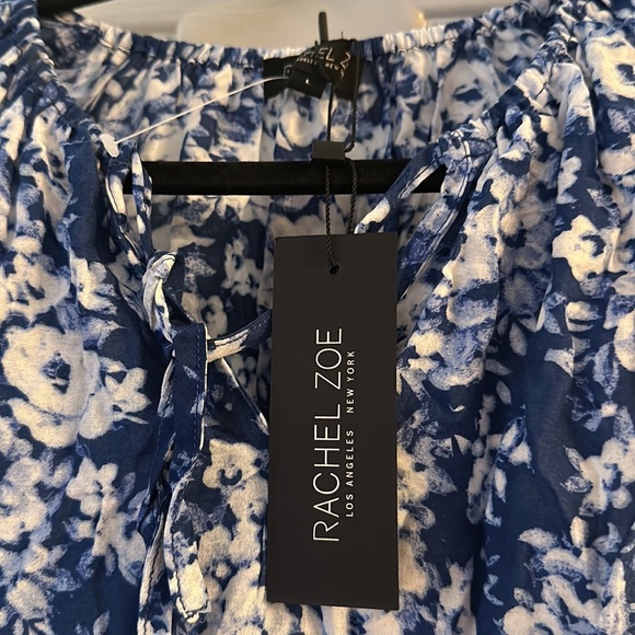 Blue/white flowy floral sleeveless blouse - Picture 2 of 3